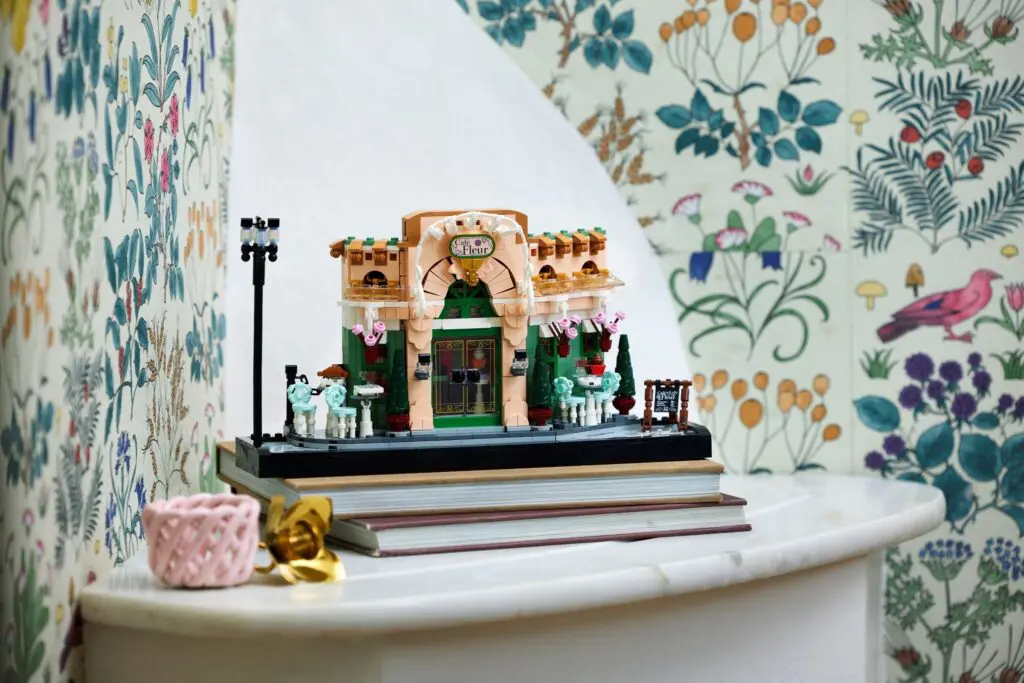 LEGO Icons French Café - view 7