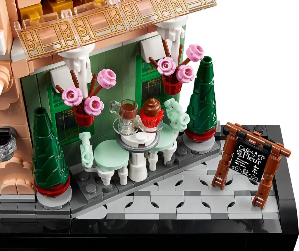 LEGO Icons French Café - view 10