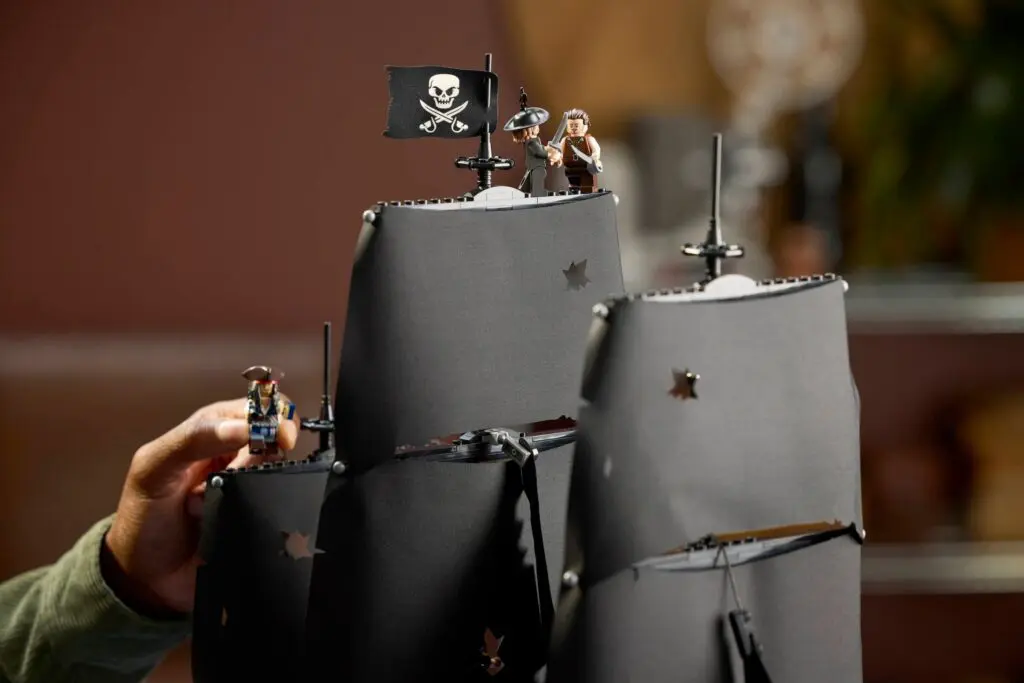 LEGO Icons Captain Jack Sparrow's Pirate Ship - view 6