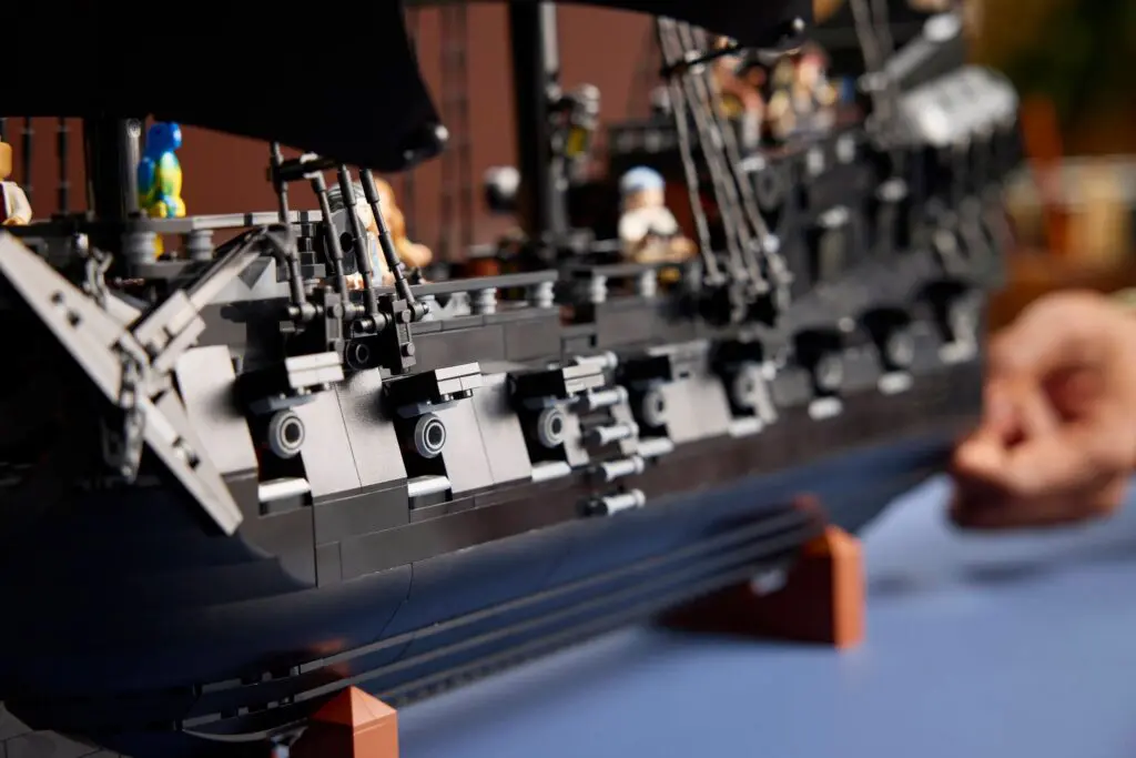 LEGO Icons Captain Jack Sparrow's Pirate Ship - view 8