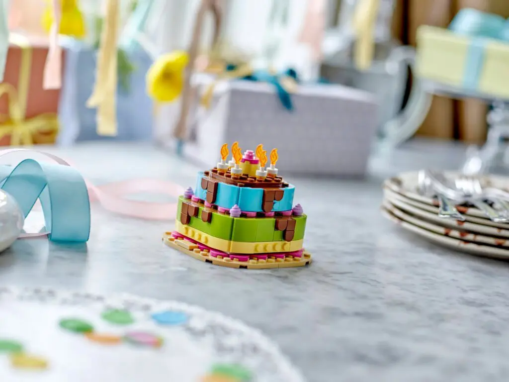LEGO Seasonal Birthday Party Cake - view 4