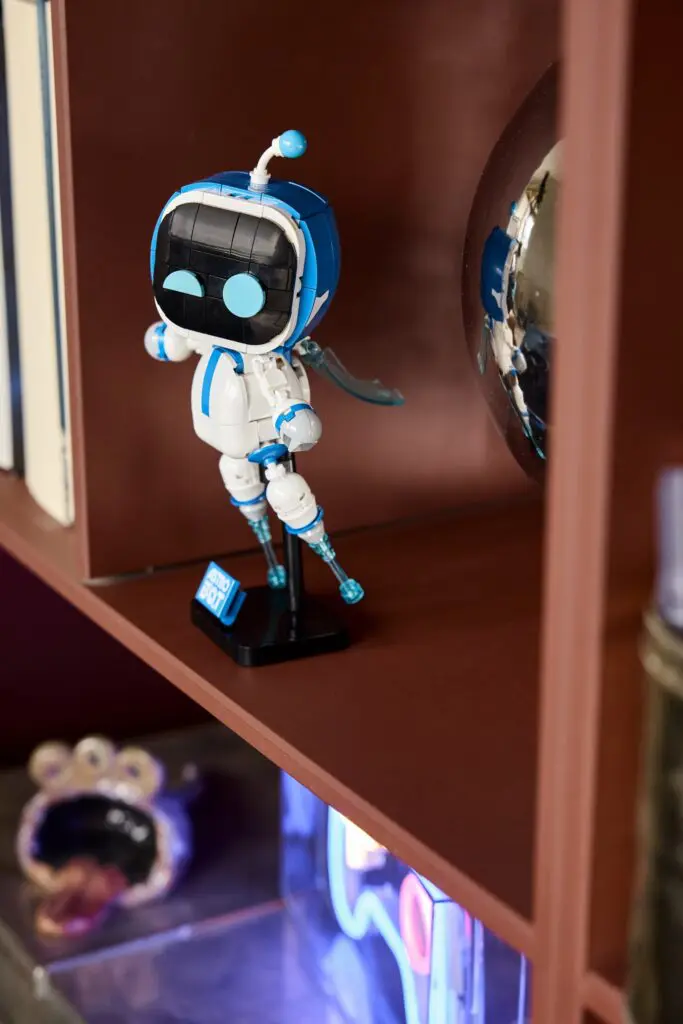 LEGO PlayStation Astro Bot - view 2