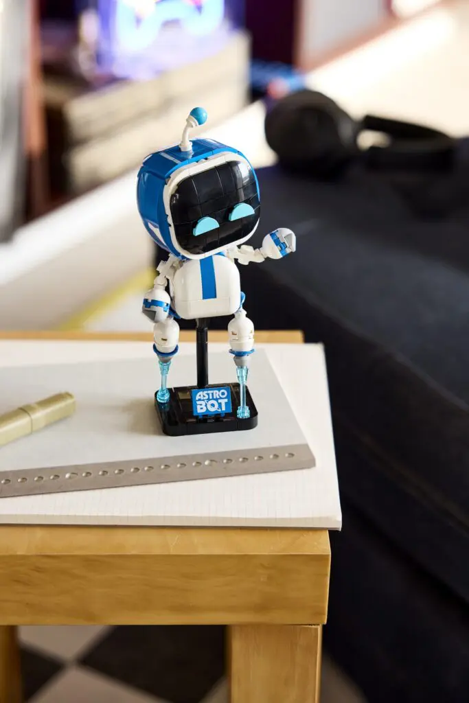 LEGO PlayStation Astro Bot - view 3