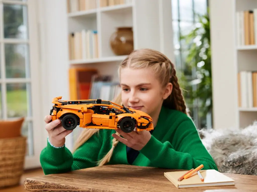LEGO Technic Lamborghini Huracán Tecnica Orange - view 8