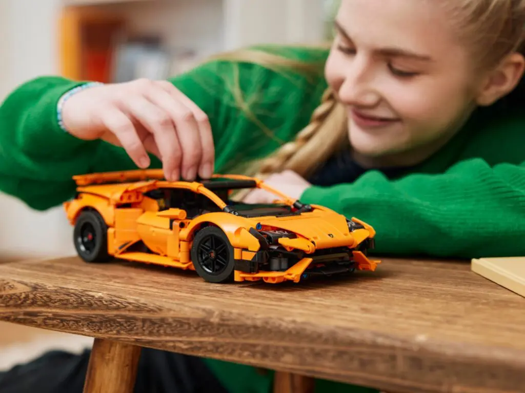 LEGO Technic Lamborghini Huracán Tecnica Orange - view 9