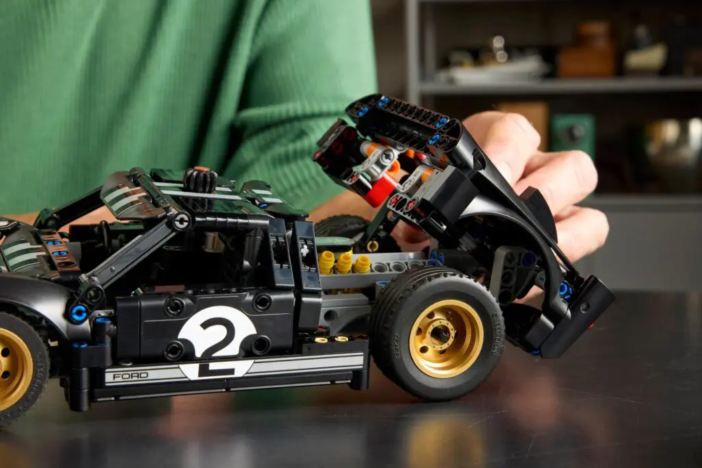 LEGO Technic 1966 Ford GT40 MKII - view 5
