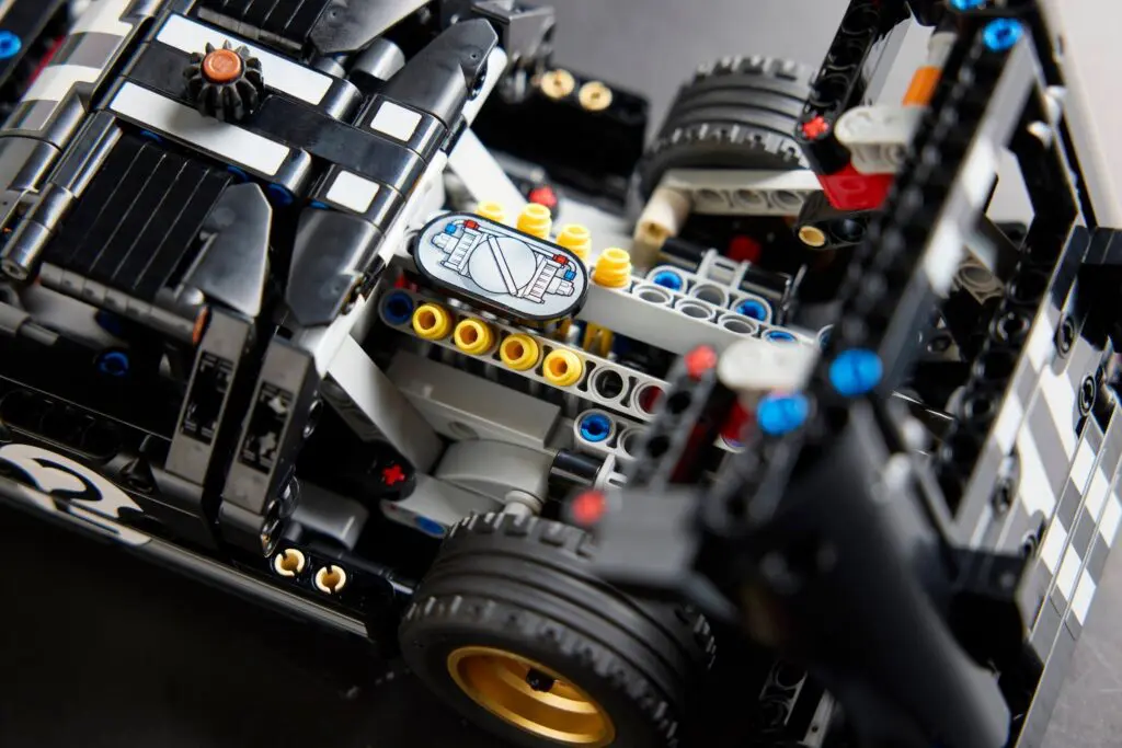 LEGO Technic 1966 Ford GT40 MKII - view 6