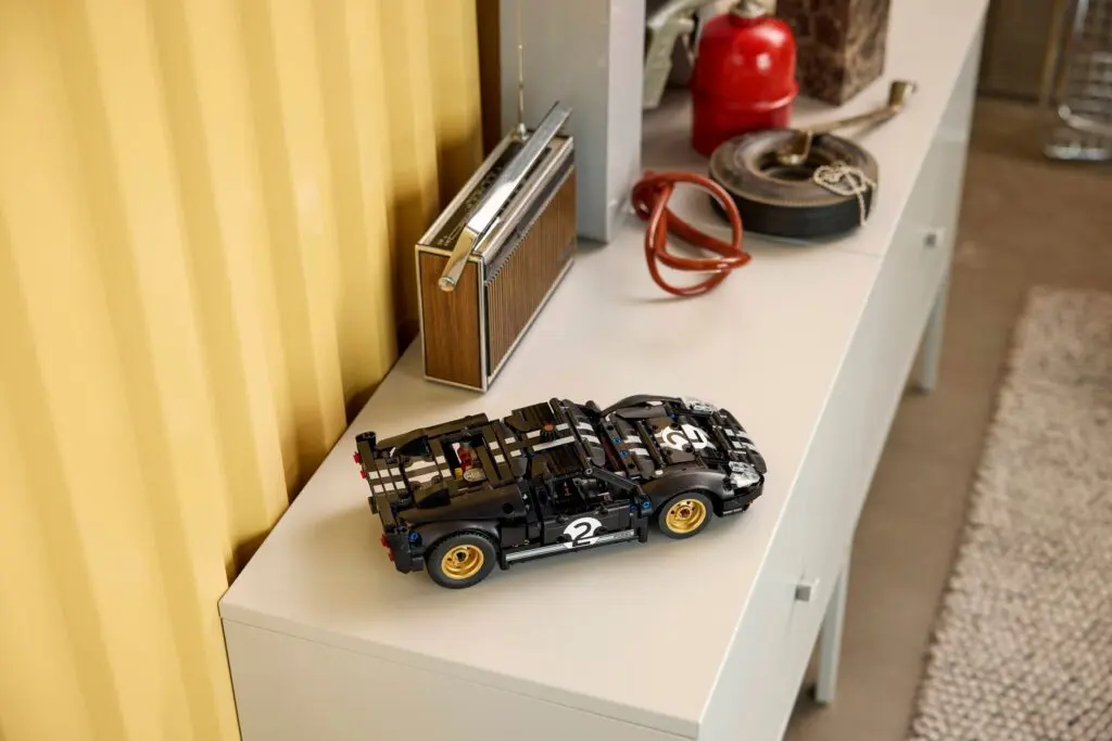 LEGO Technic 1966 Ford GT40 MKII - view 9