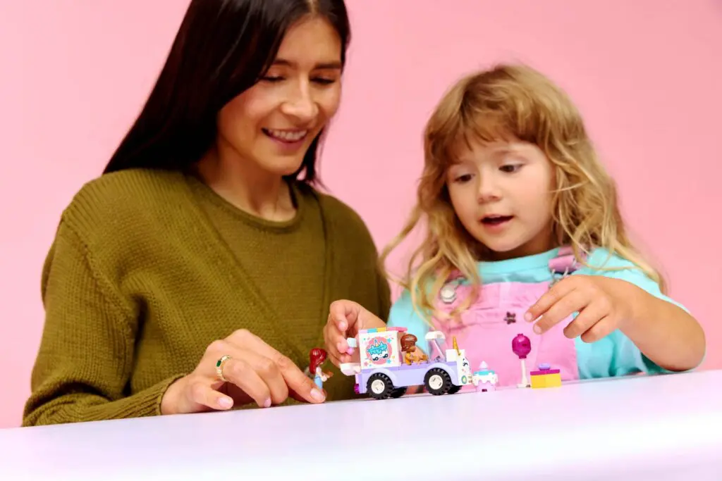 LEGO Friends Unicorn Cake Delivery Car - view 5