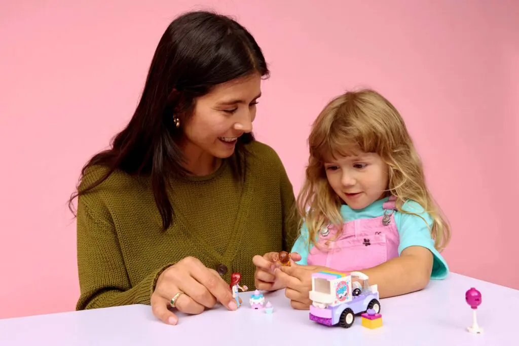 LEGO Friends Unicorn Cake Delivery Car - view 6