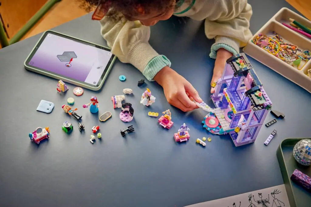LEGO Friends Heartlake City Fashion Show - view 4