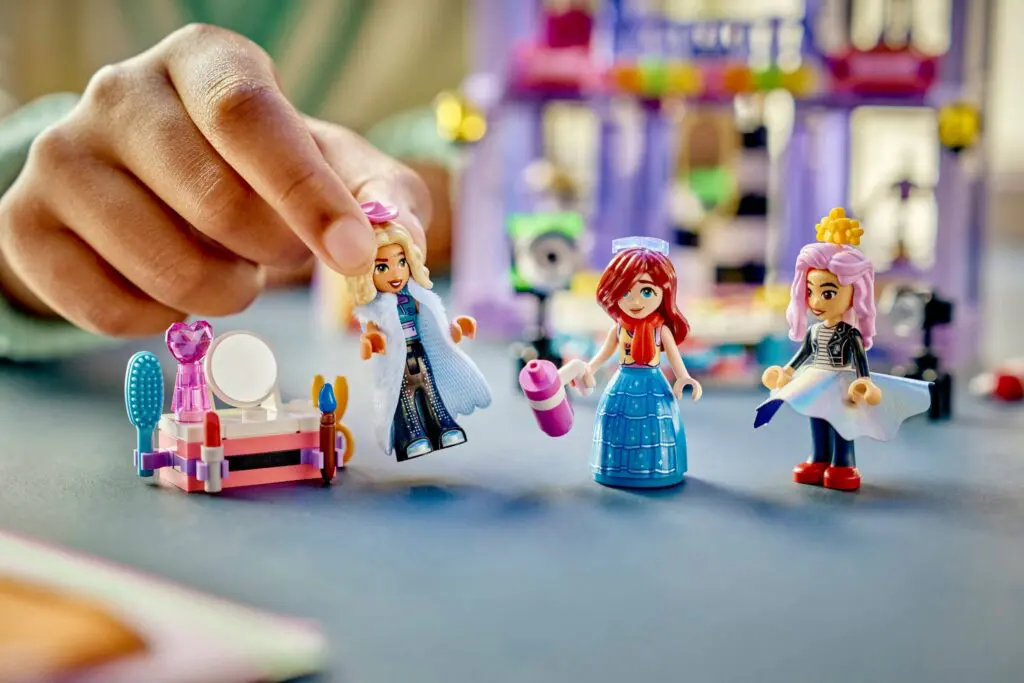 LEGO Friends Heartlake City Fashion Show - view 5