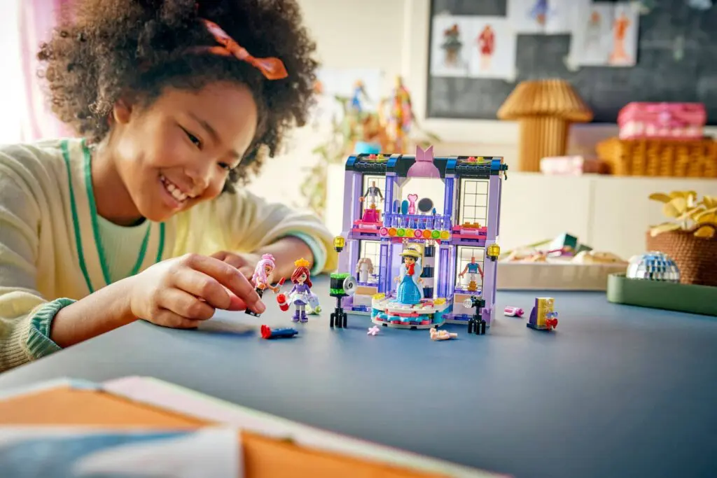 LEGO Friends Heartlake City Fashion Show - view 6