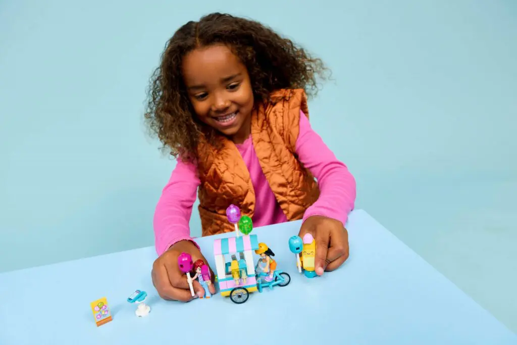 LEGO Friends Ice Cream & Balloon Stand - view 4