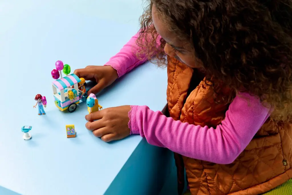 LEGO Friends Ice Cream & Balloon Stand - view 5