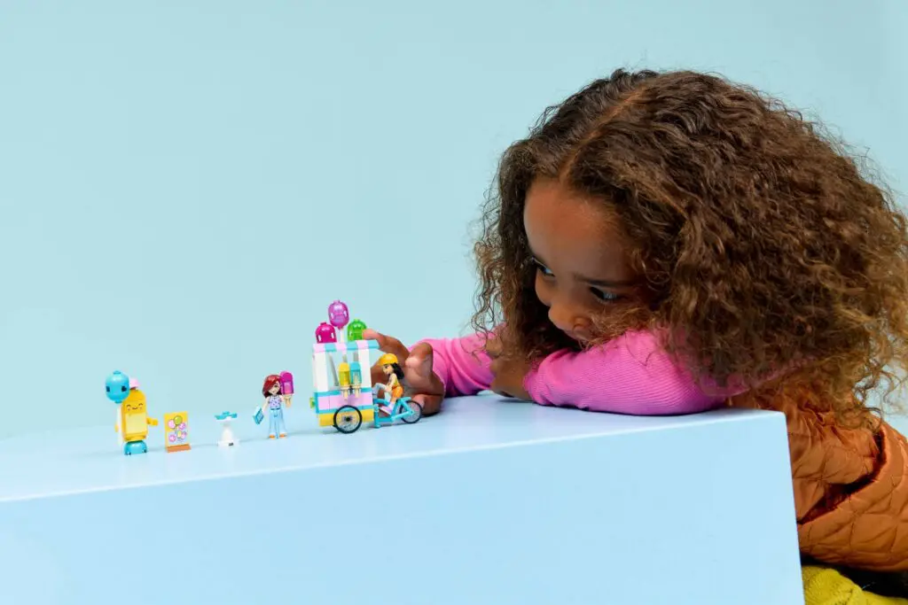 LEGO Friends Ice Cream & Balloon Stand - view 6