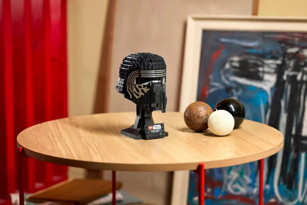 LEGO Star Wars Kylo Ren Helmet - view 6