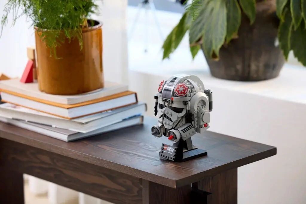 LEGO Star Wars AT-AT Driver Helmet - view 5