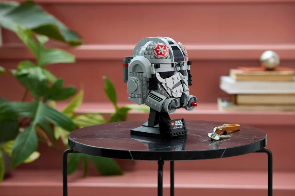 LEGO Star Wars AT-AT Driver Helmet - view 6