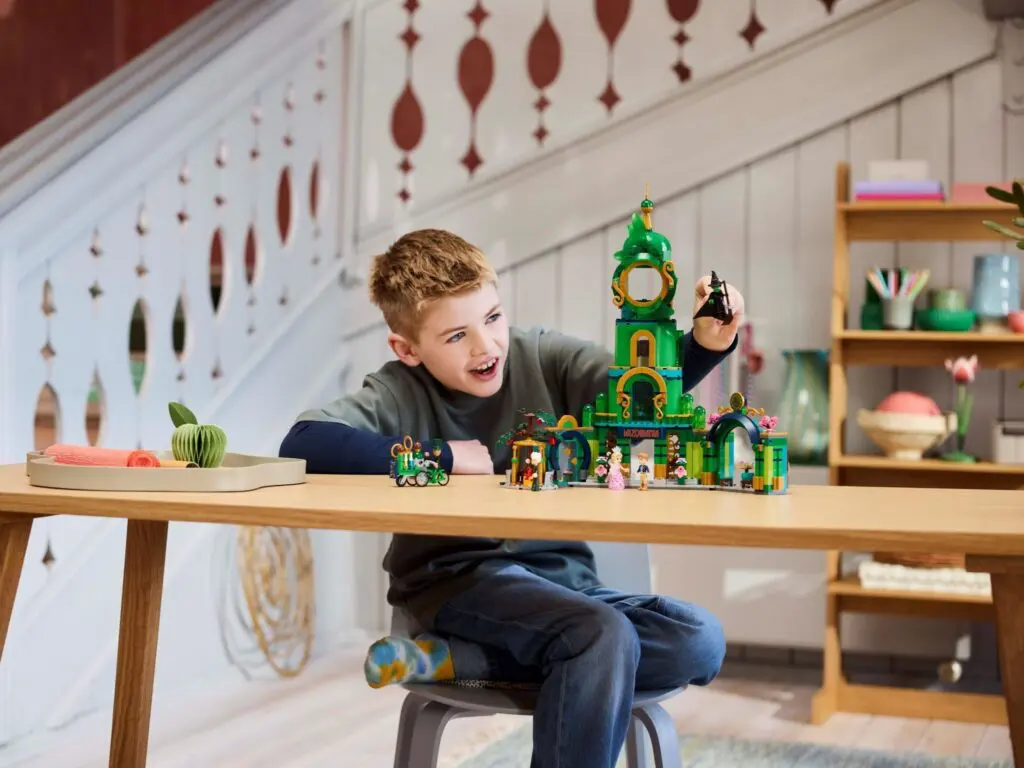 LEGO Wicked Welcome to Emerald City - view 4