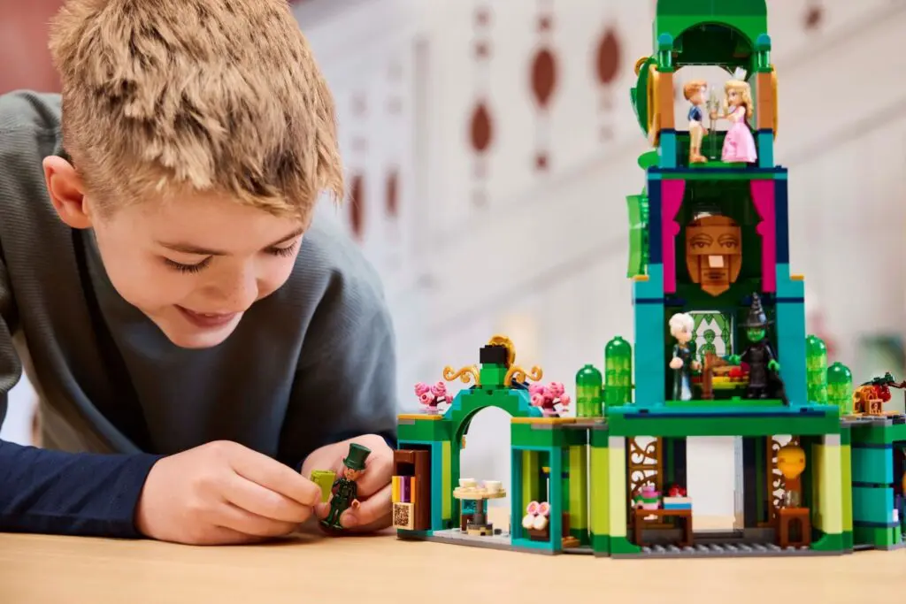 LEGO Wicked Welcome to Emerald City - view 5