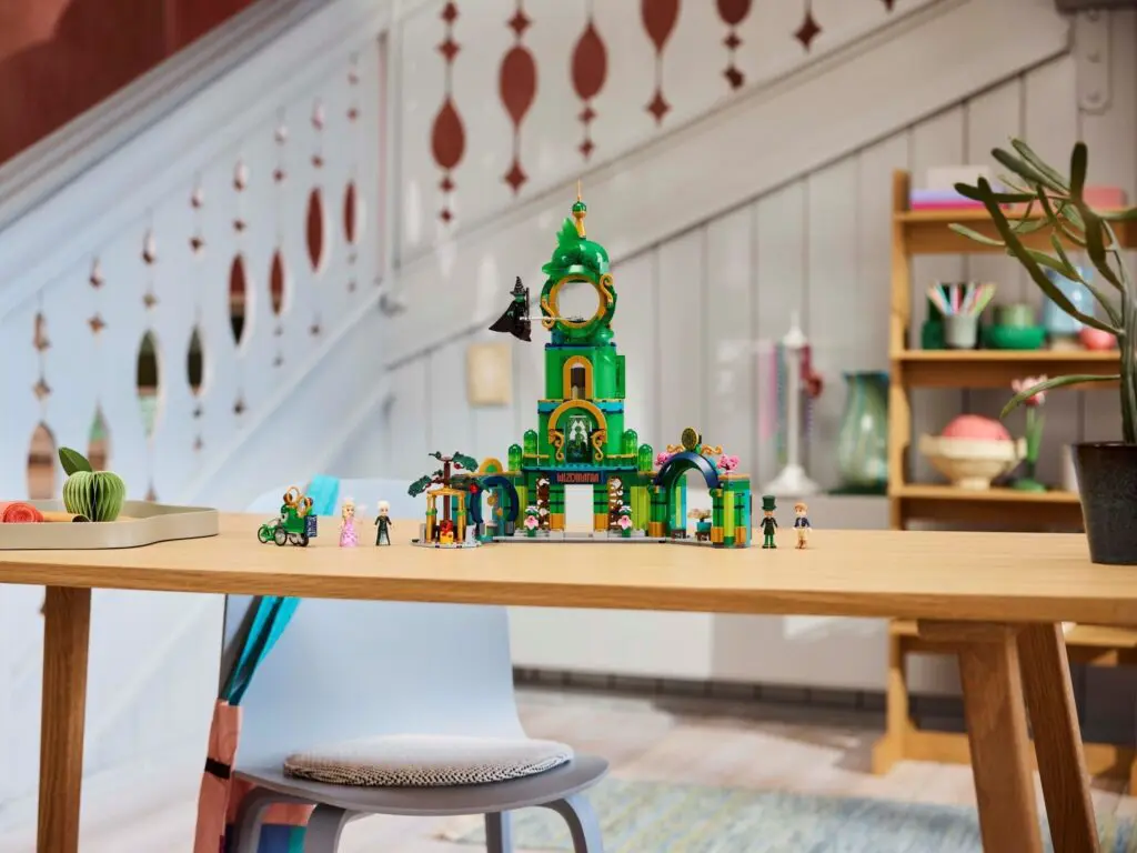 LEGO Wicked Welcome to Emerald City - view 7