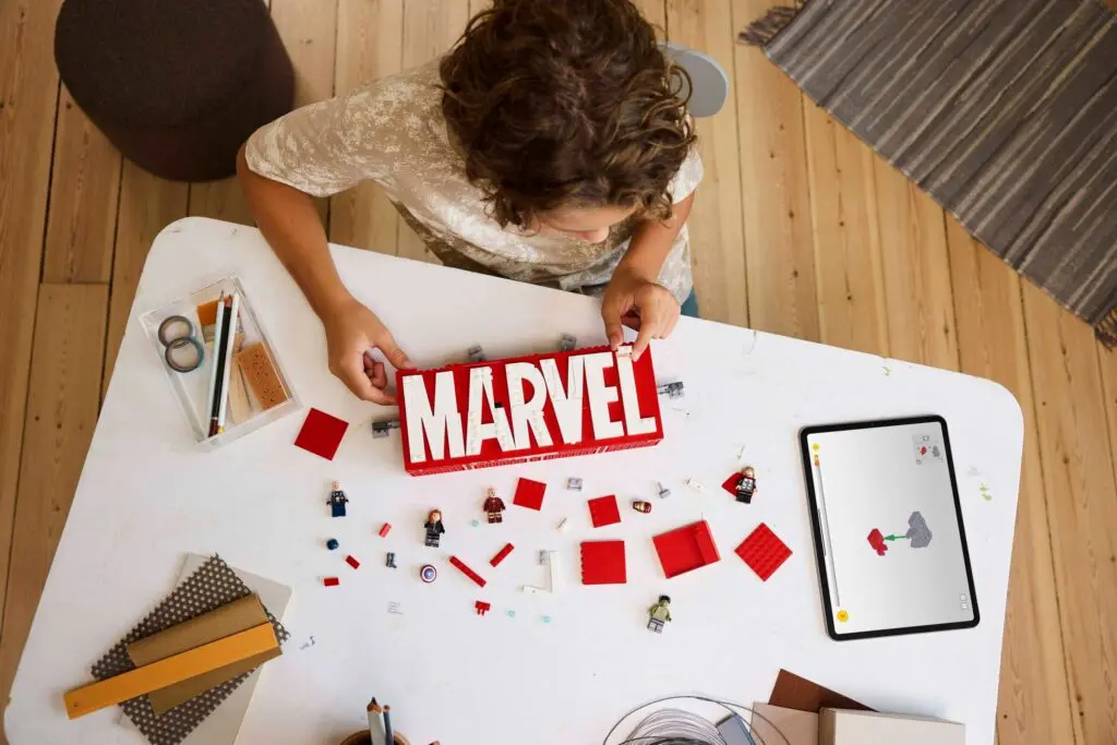 LEGO Marvel Super Heroes MARVEL Logo - view 4