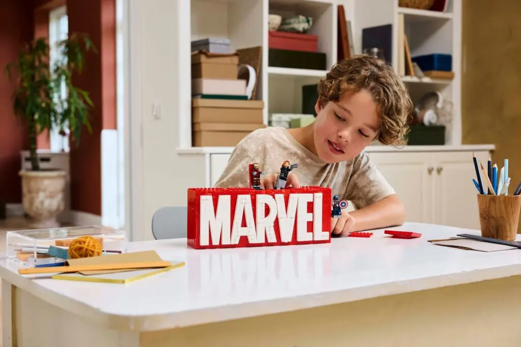 LEGO Marvel Super Heroes MARVEL Logo - view 5
