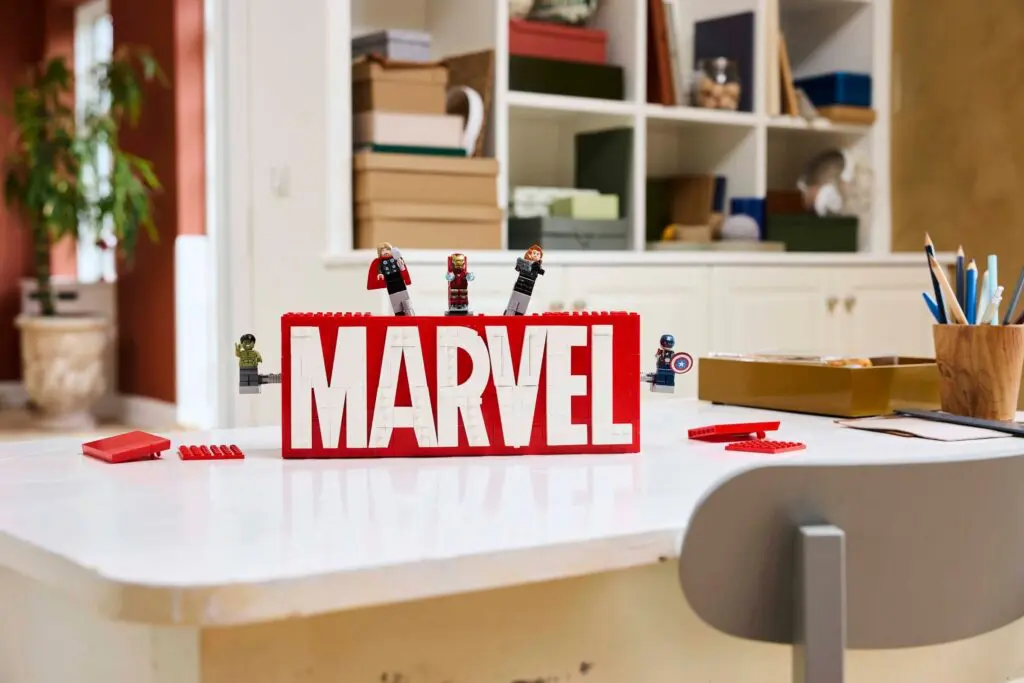 LEGO Marvel Super Heroes MARVEL Logo - view 6