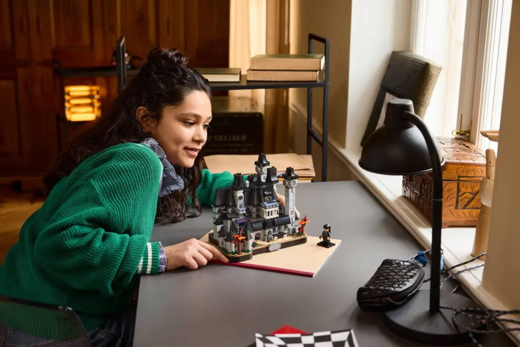 LEGO Wednesday Nevermore Academy - view 6