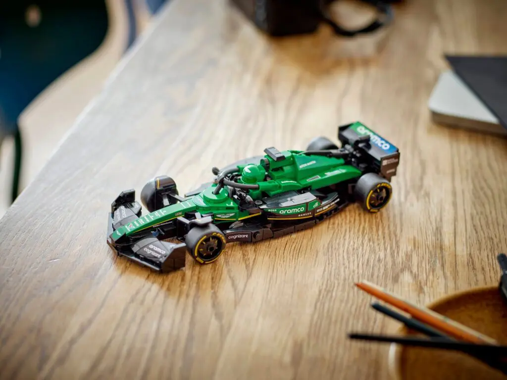 LEGO Speed Champions Aston Martin Aramco F1 AMR24 - view 6