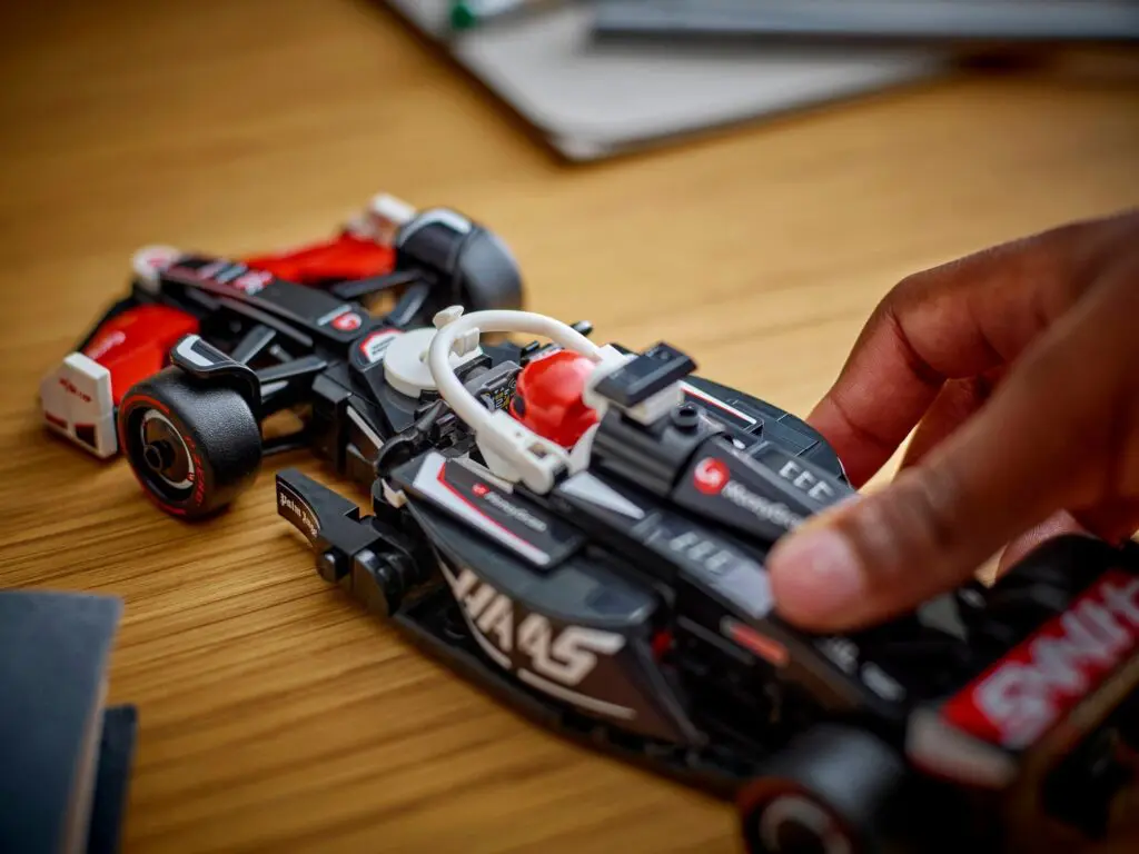LEGO Speed Champions MoneyGram Haas F1 Team VF-24 - view 4