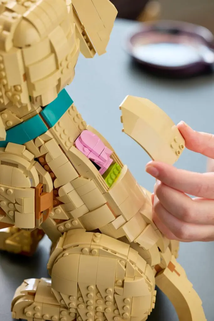 LEGO Icons Golden Retriever Puppy - view 5