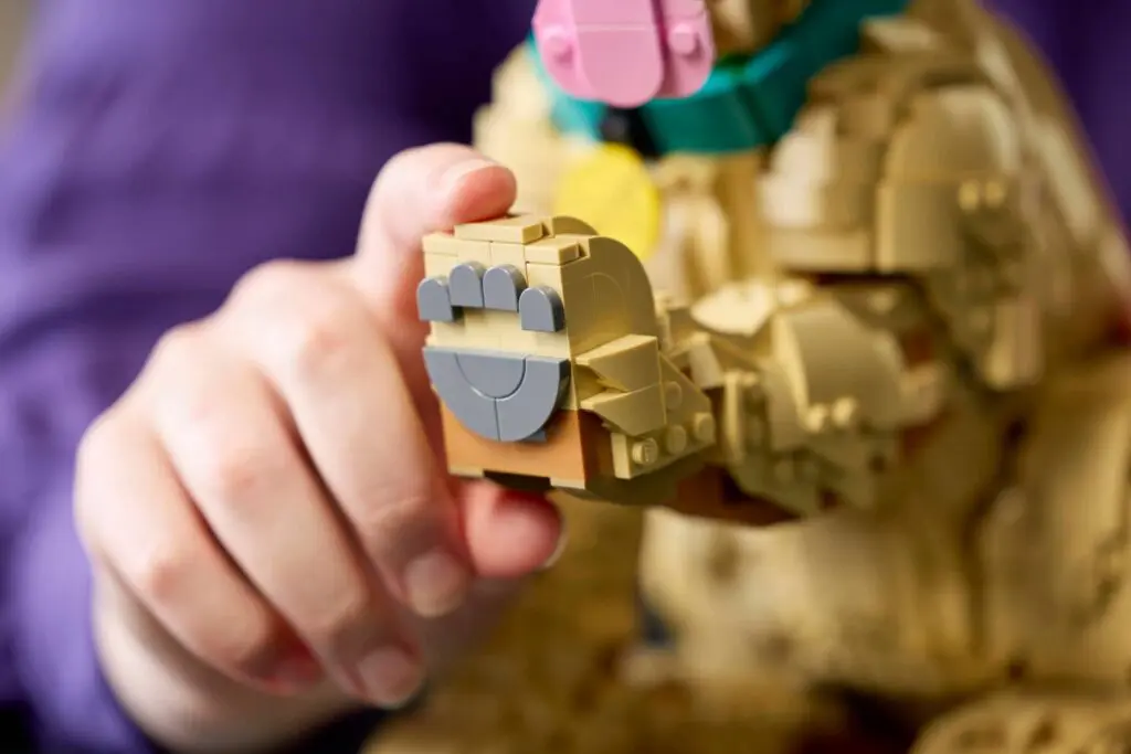 LEGO Icons Golden Retriever Puppy - view 7