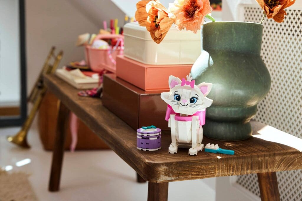LEGO Disney The Aristocats Adorable Marie - view 7